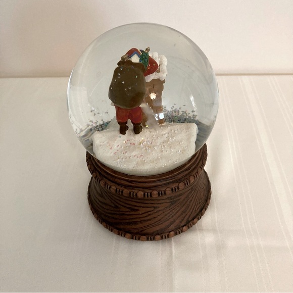 Santa Musical Snow Globe Plays “Up on The Roof Top” - Picture 5 of 6